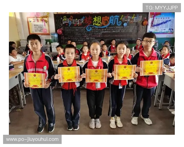 少年踢足球时因踢漏摔倒引发一场意外风波全经过程详尽纪实故事录